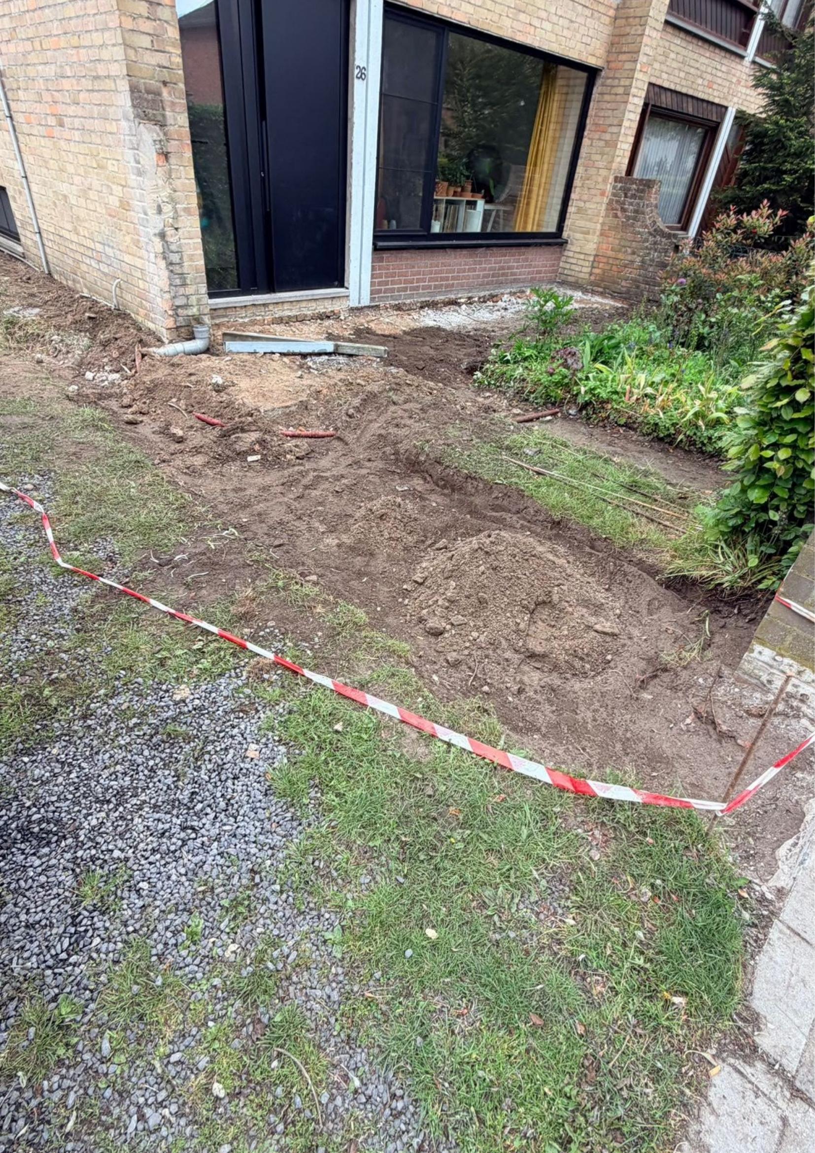 Voor foto van oprit vóór aanleg door OZ Tech — realisatie 2