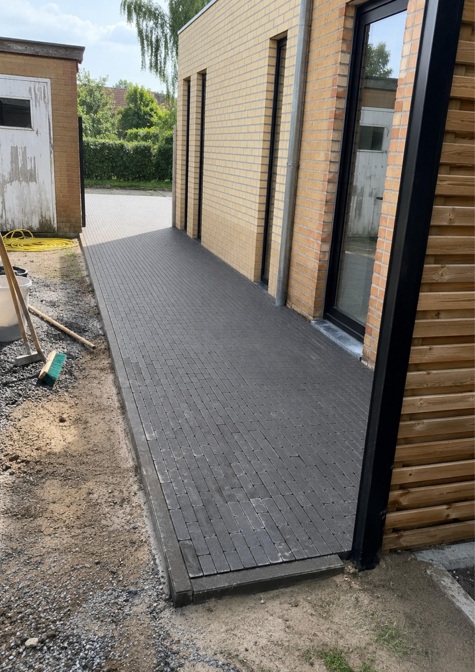 Na foto van klinkeroprit aangelegd door OZ Tech — realisatie 4