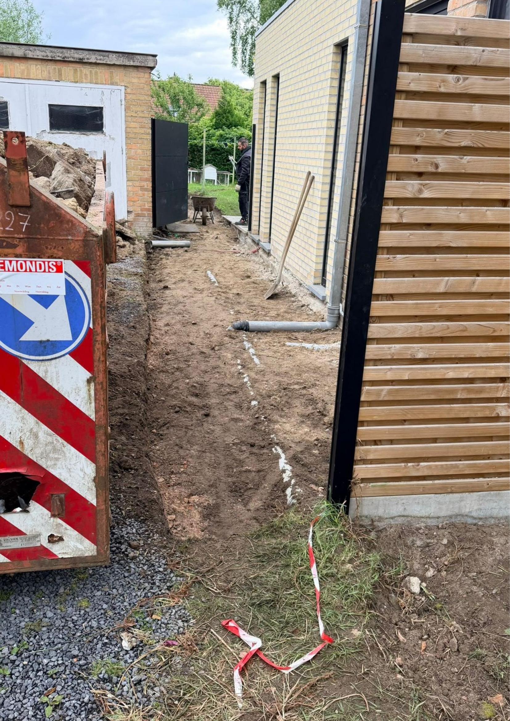 Voor foto van oprit vóór aanleg door OZ Tech — realisatie 4